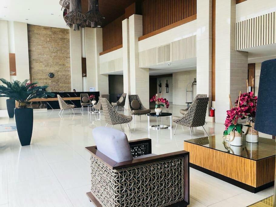 Taal Lake View Wind Residences By Smco Tagaytay City Екстер'єр фото